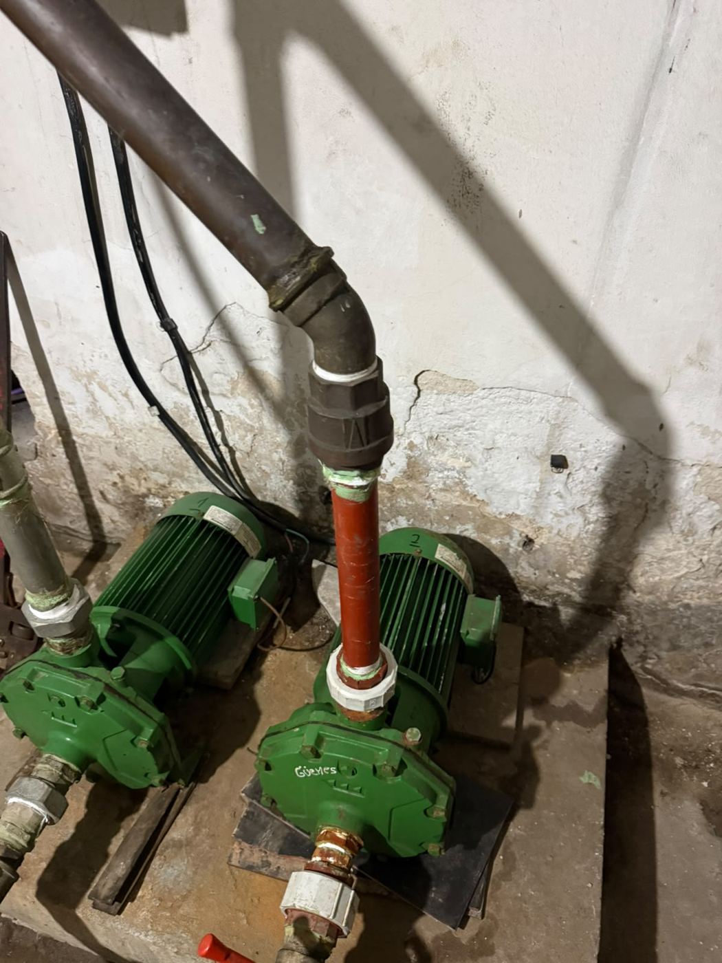 Dos bombas centrífugas instaladas en paralelo